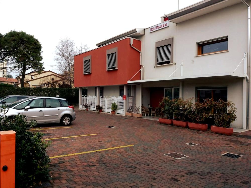 Hotel Mezzaluna Treviso Exterior foto