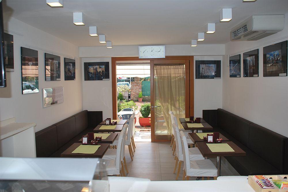 Hotel Mezzaluna Treviso Exterior foto